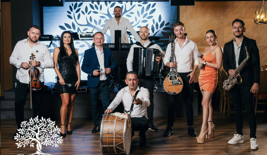 Live band performing at Four Seasons